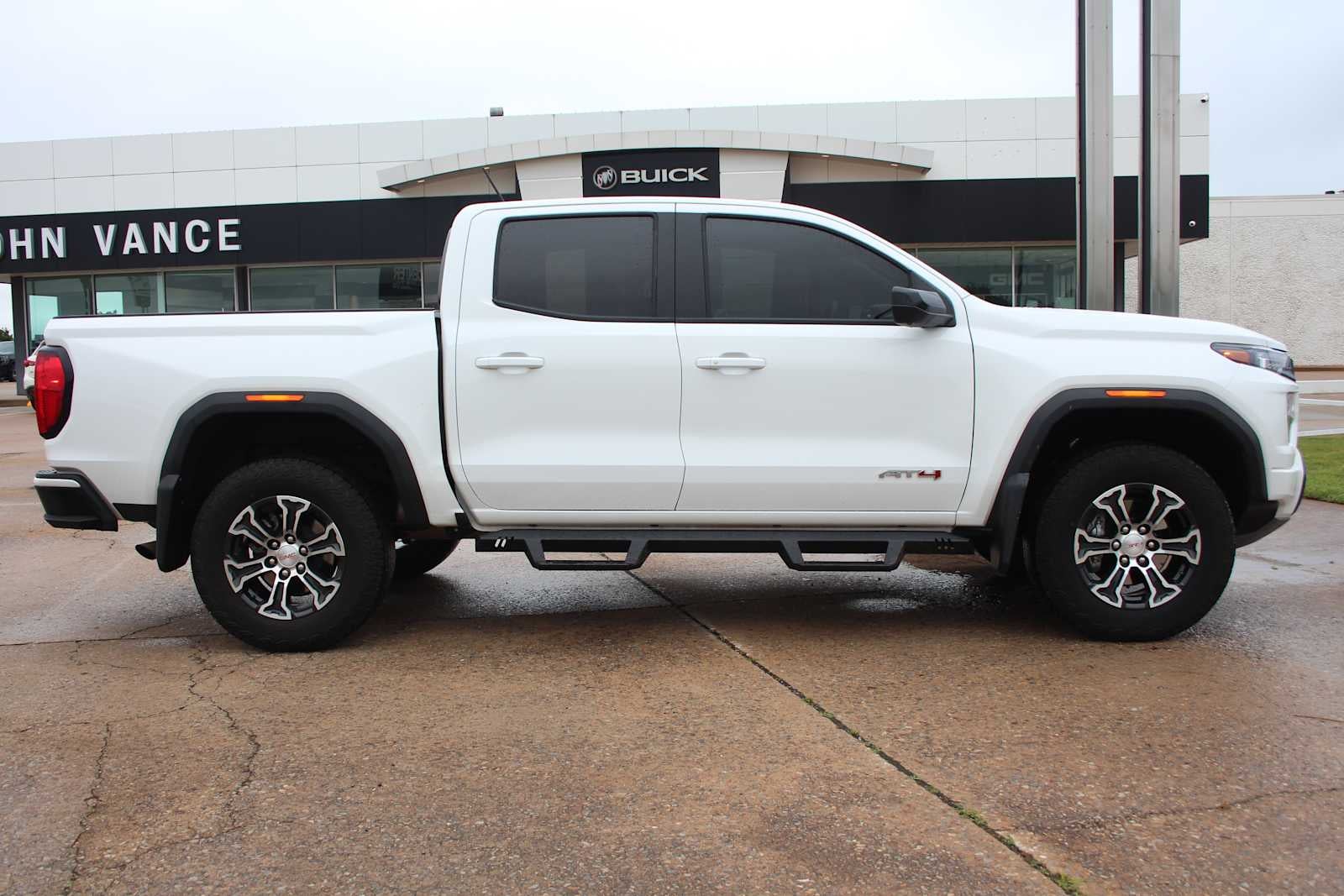 2025 GMC Canyon 4WD AT4