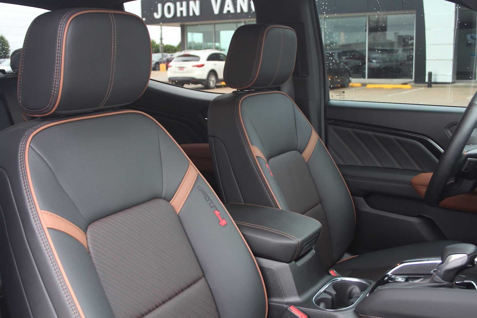 2025 GMC Canyon 4WD AT4