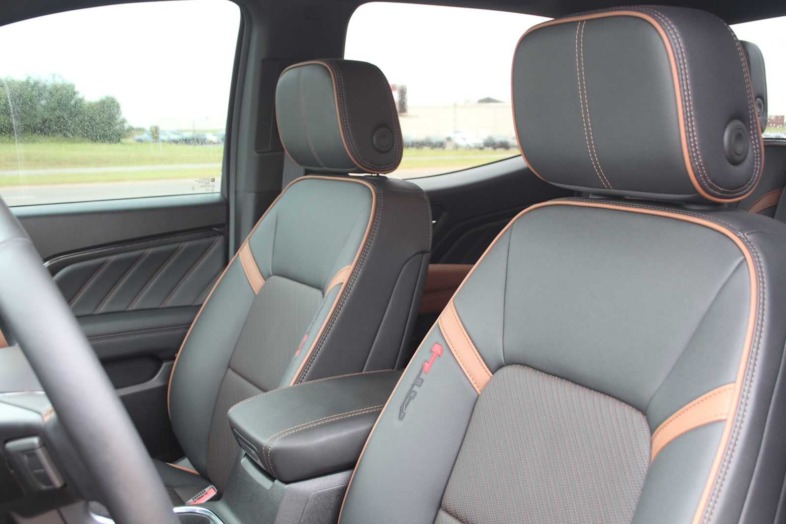 2025 GMC Canyon 4WD AT4