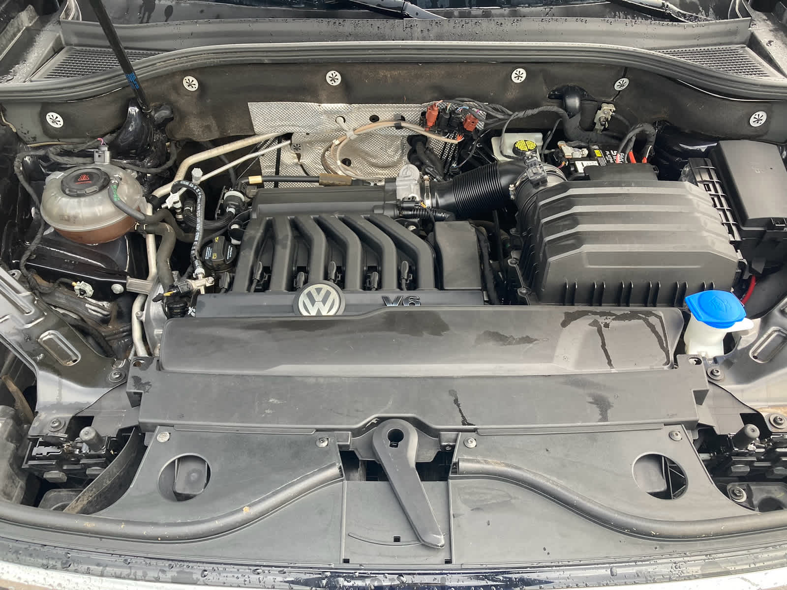 2020 Volkswagen Atlas Cross Sport 3.6L V6 SE w/Technology R-Line