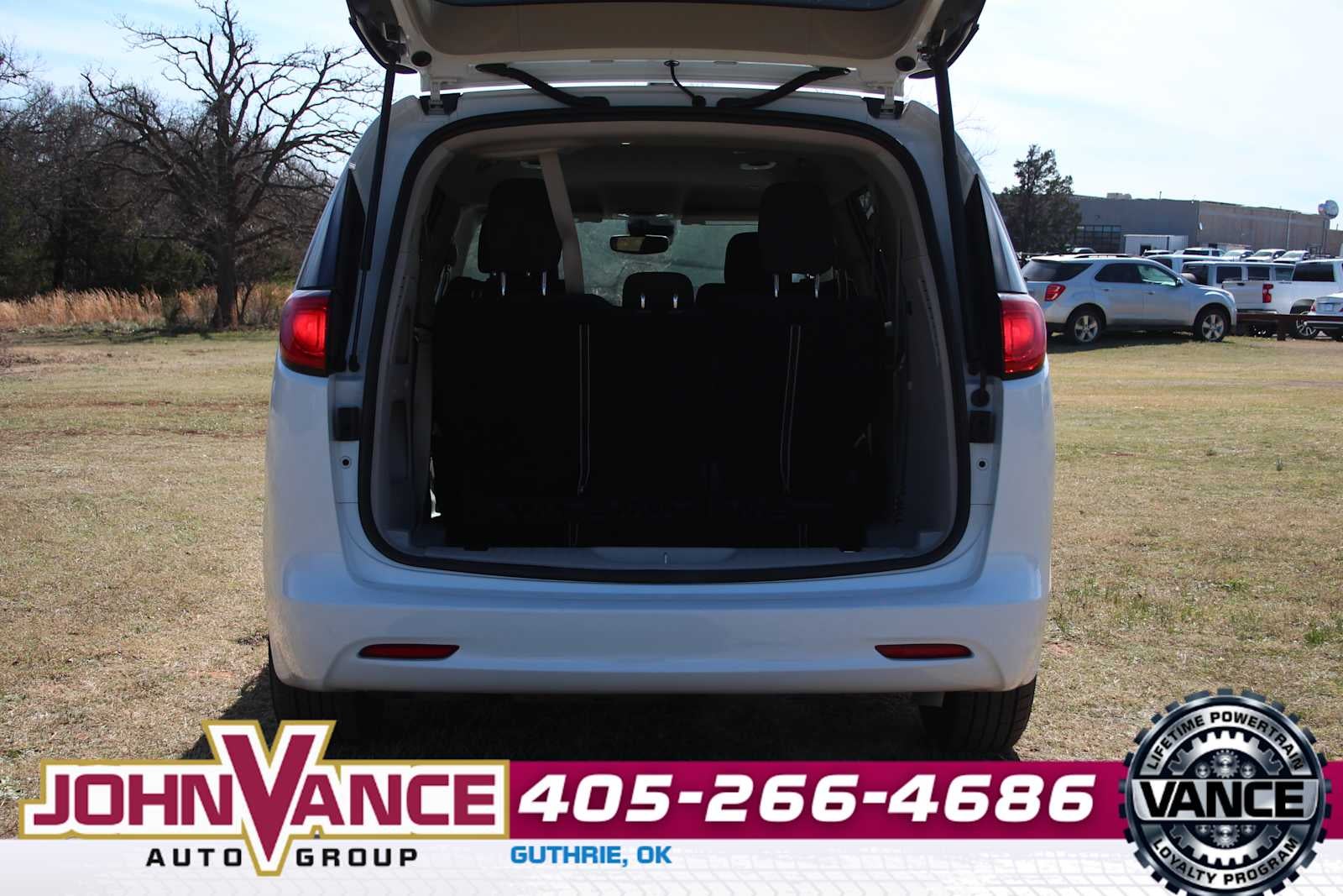 2023 Chrysler Voyager LX