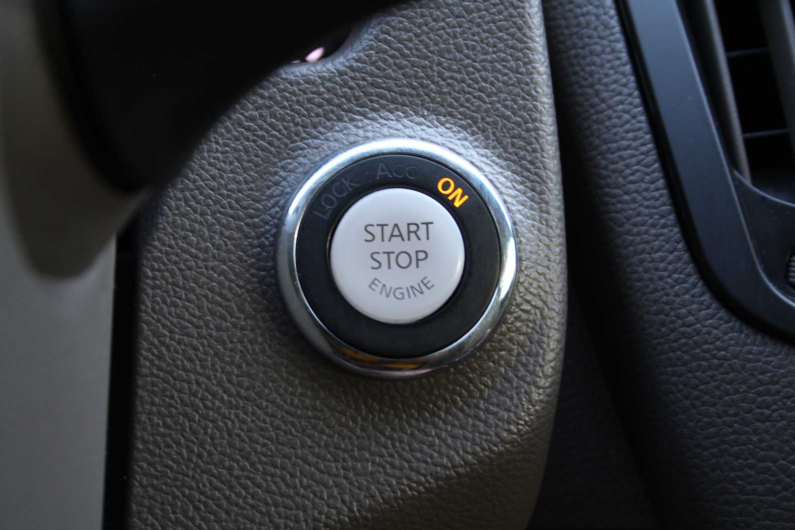 2014 INFINITI Q60 2dr