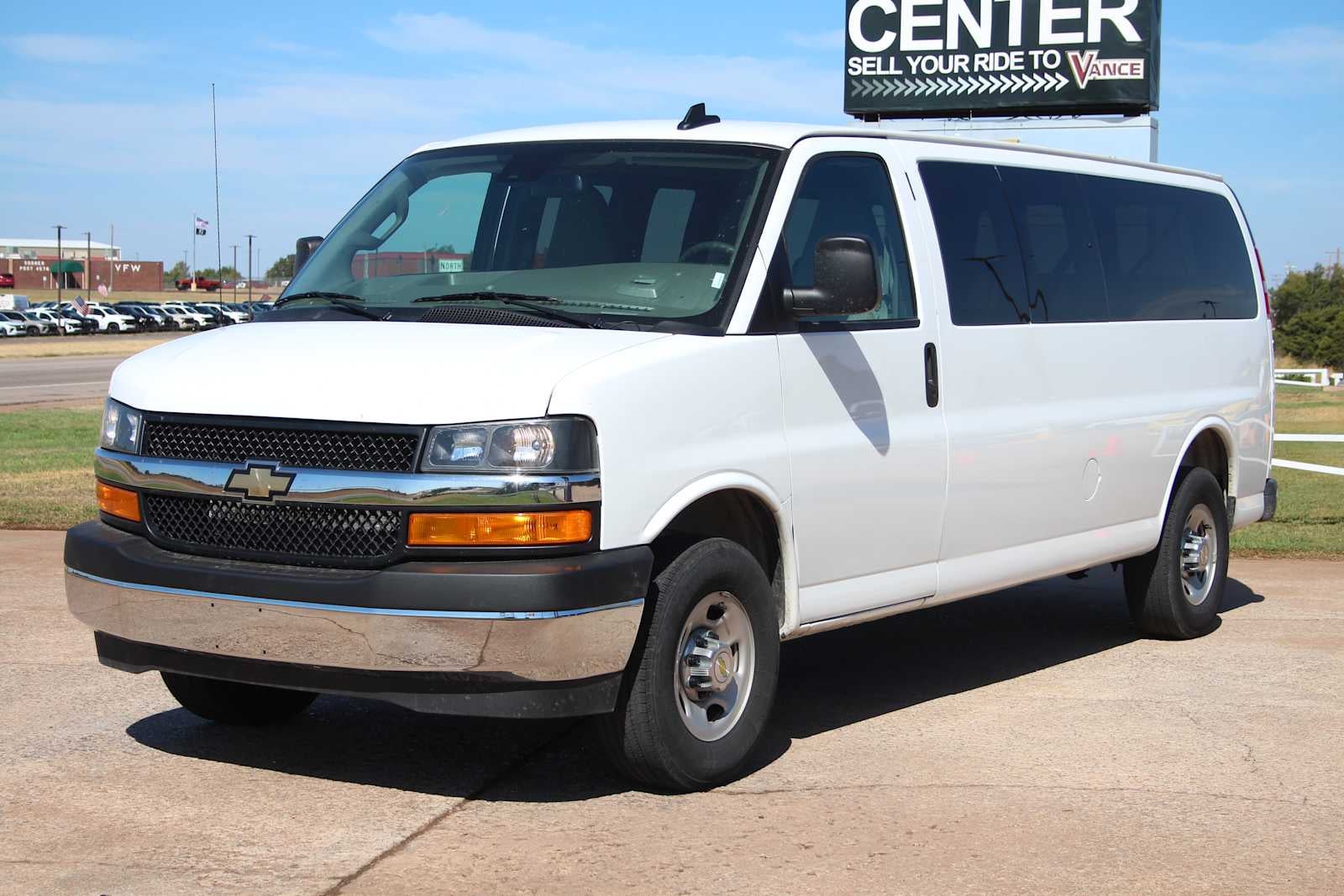 2025 Chevrolet Express Passenger 1LT