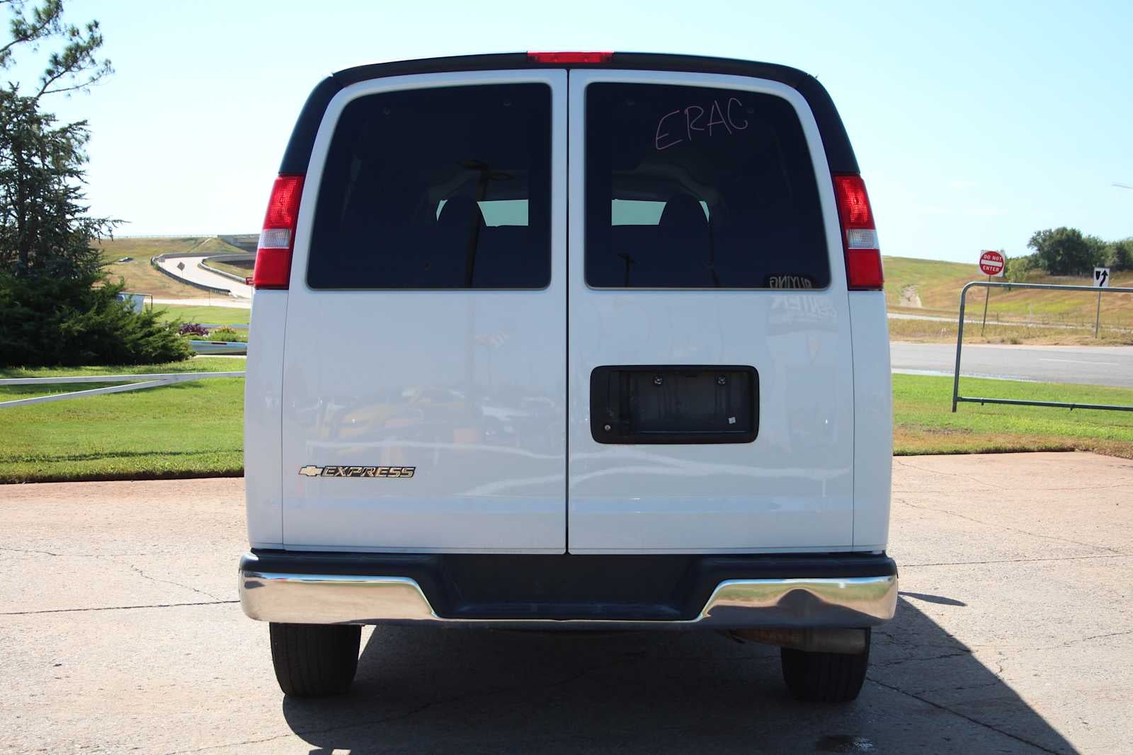 2025 Chevrolet Express Passenger 1LT