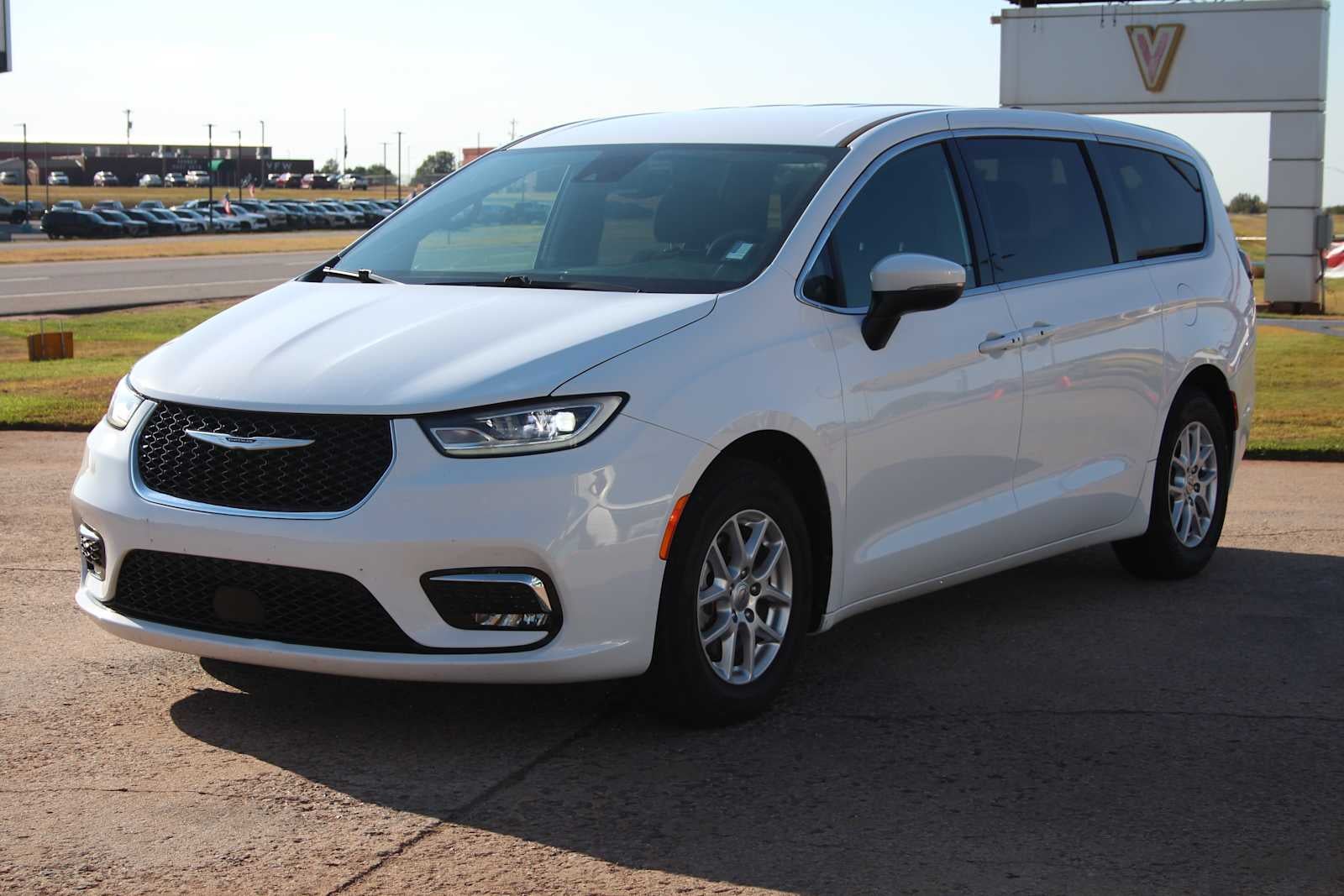 2023 Chrysler Pacifica Touring