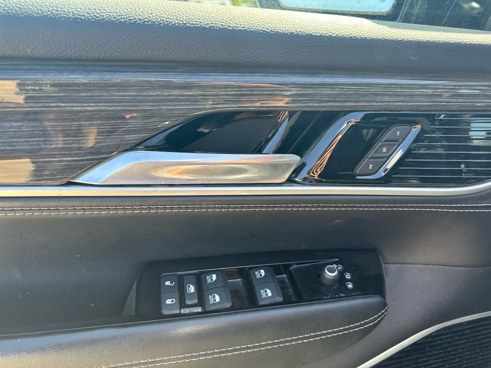 2022 Jeep Wagoneer Series III 4x2