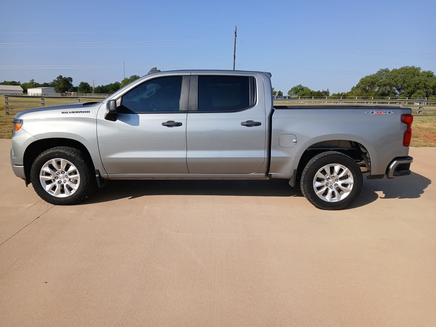 2023 Chevrolet Silverado 1500 4WD Crew Cab Short Bed Custom