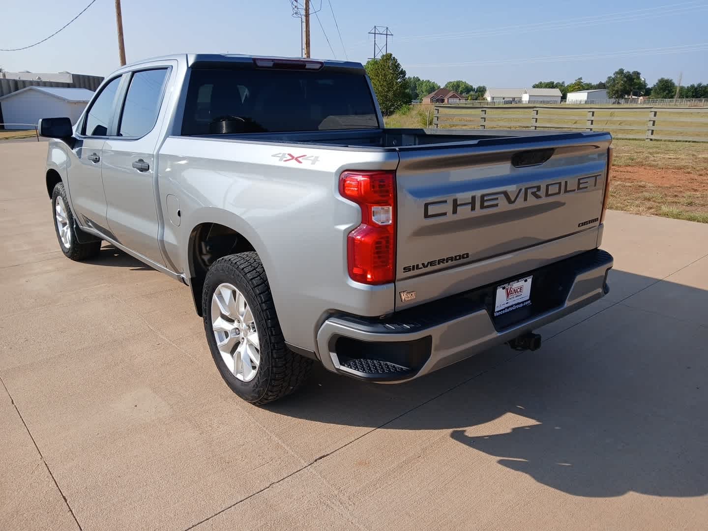 2023 Chevrolet Silverado 1500 4WD Crew Cab Short Bed Custom