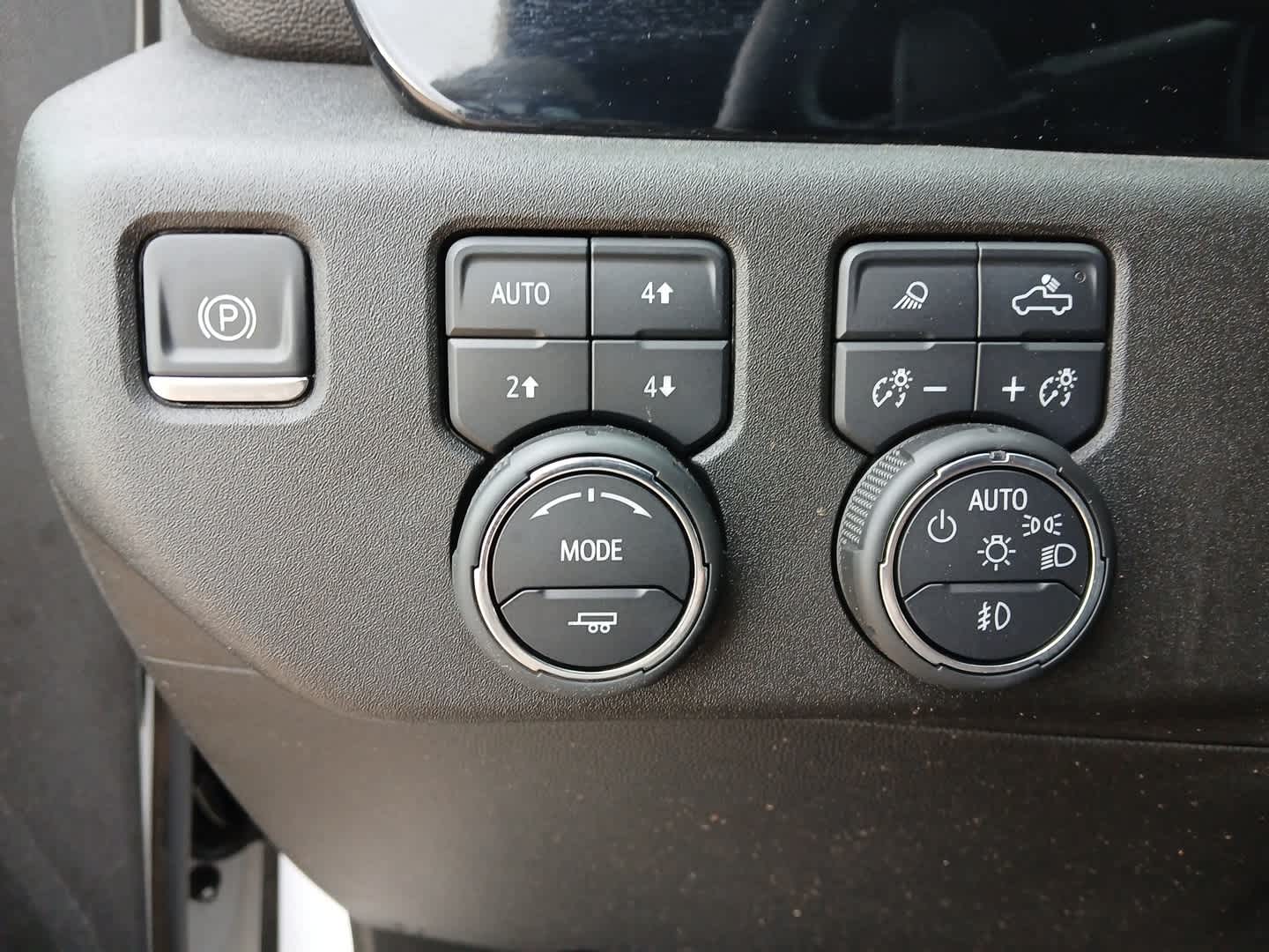 2024 Chevrolet Silverado 1500 4WD Crew Cab Short Bed LTZ