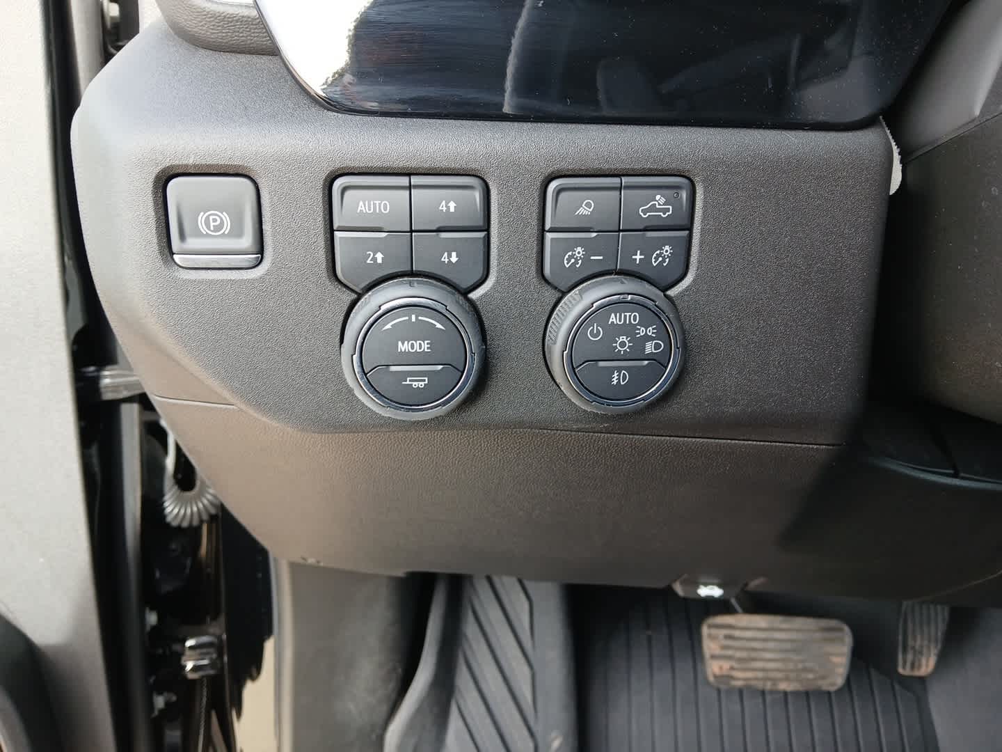 2025 Chevrolet Silverado 1500 4WD Crew Cab Short Bed LTZ