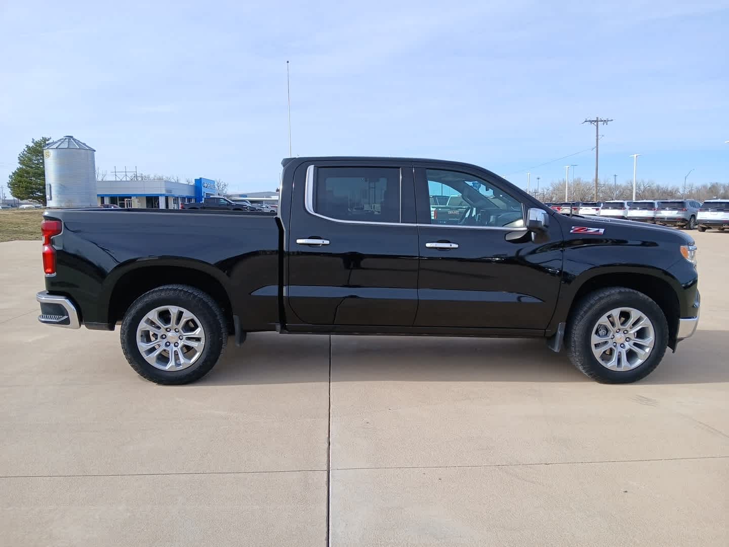 2025 Chevrolet Silverado 1500 4WD Crew Cab Short Bed LTZ