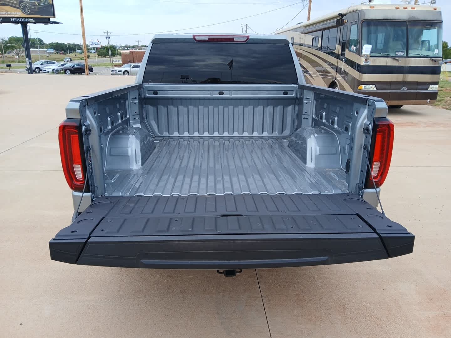 2026 GMC Sierra 1500 Crew Cab, Short Bed, SLT, 4WD