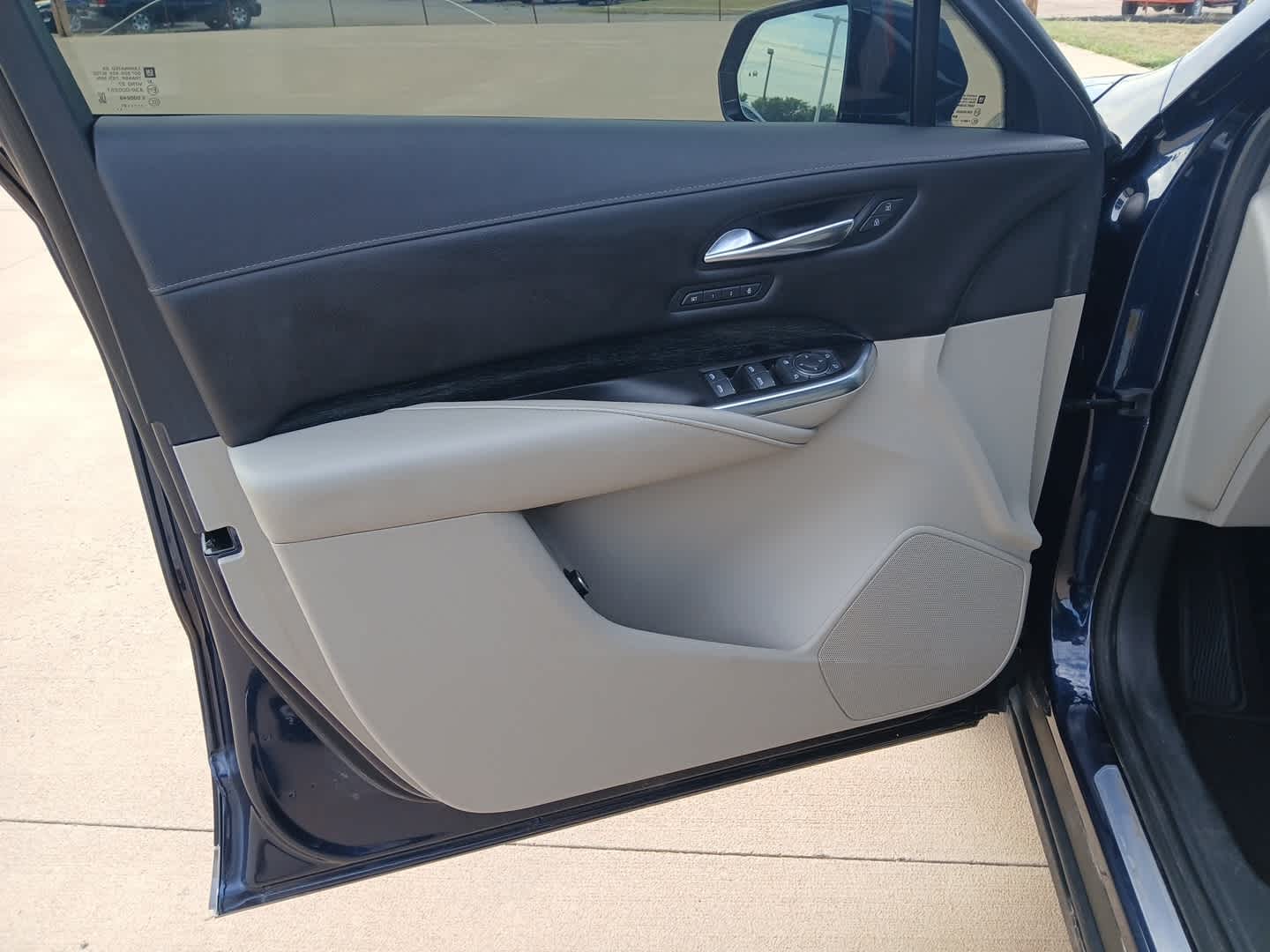 2022 Cadillac XT4 AWD Premium Luxury