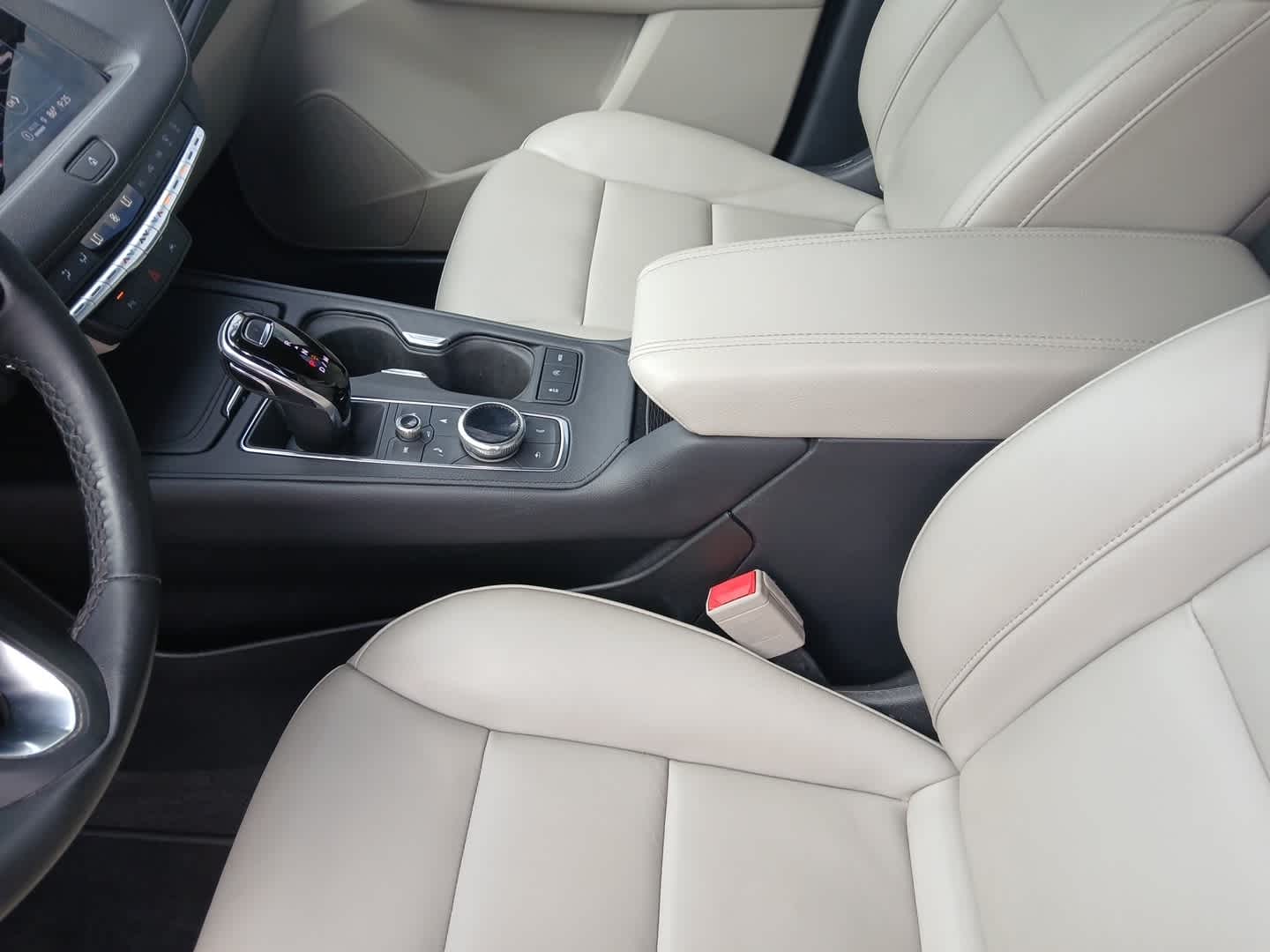 2022 Cadillac XT4 AWD Premium Luxury