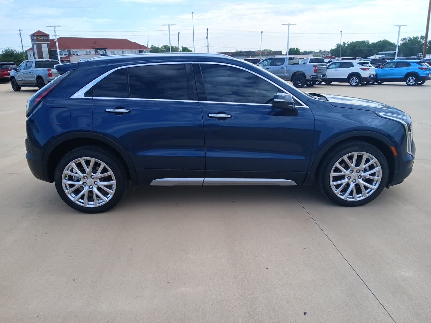 2022 Cadillac XT4 AWD Premium Luxury