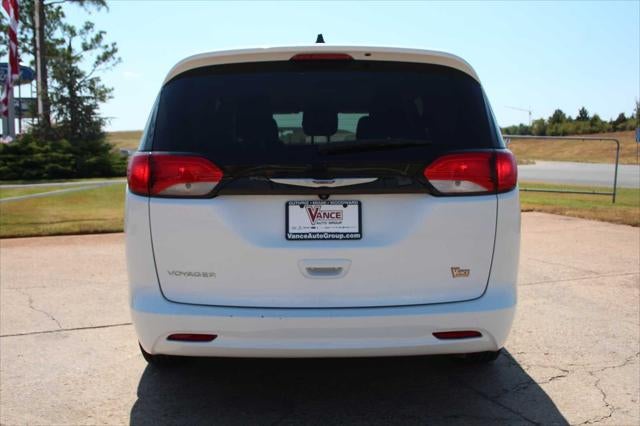 2022 Chrysler Voyager LX