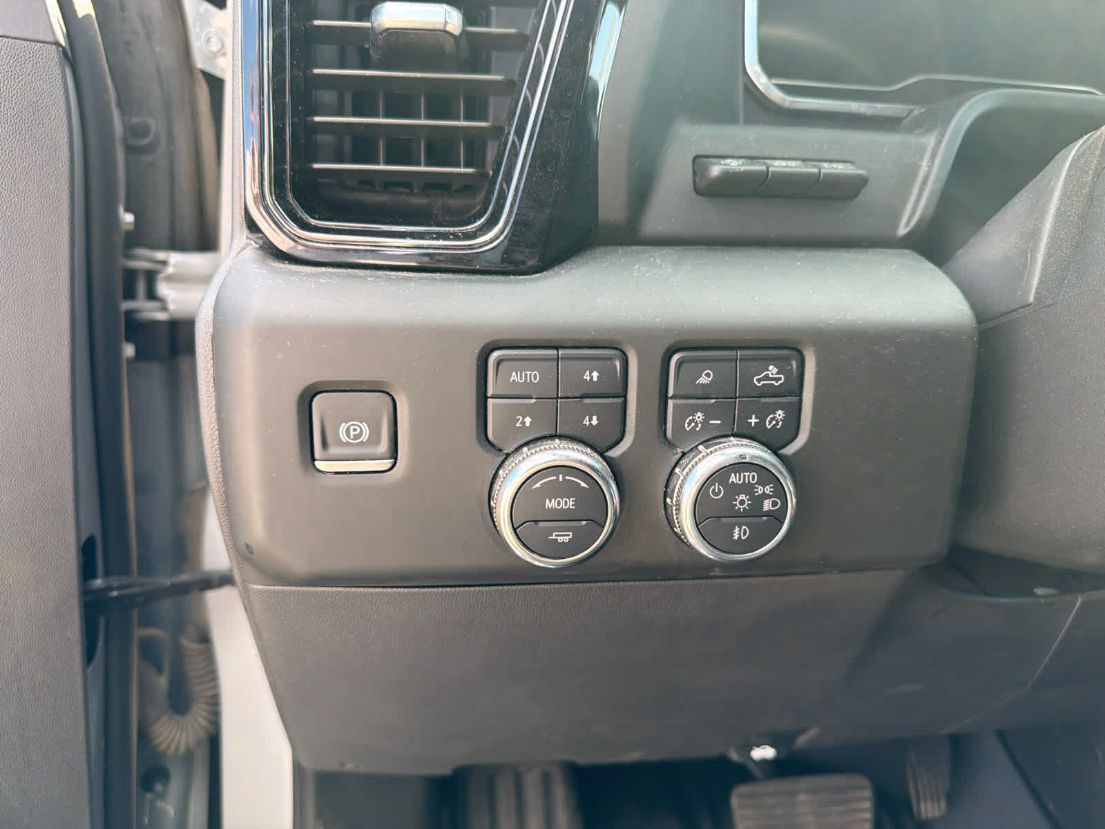 2025 GMC Sierra 1500 4WD Crew Cab Short Box AT4