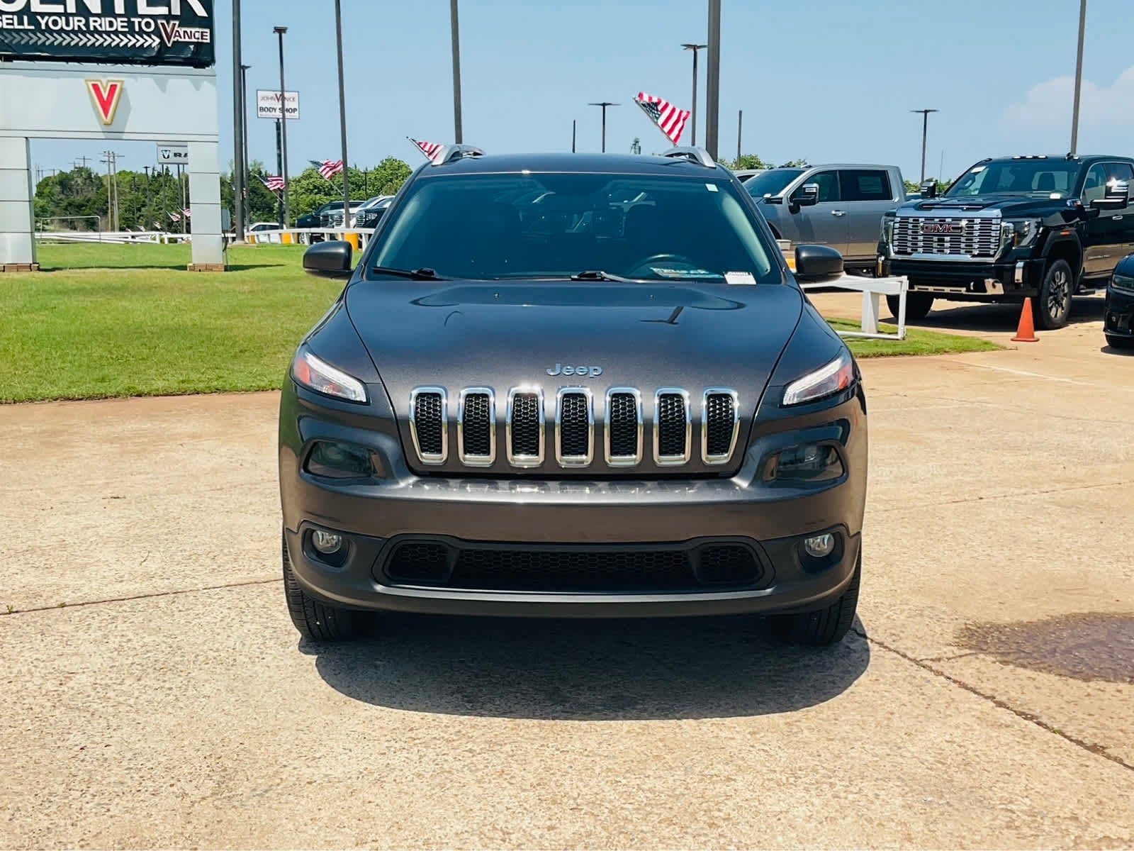 Used 2018 Jeep Cherokee Latitude Plus with VIN 1C4PJMLX7JD548924 for sale in Guthrie, OK