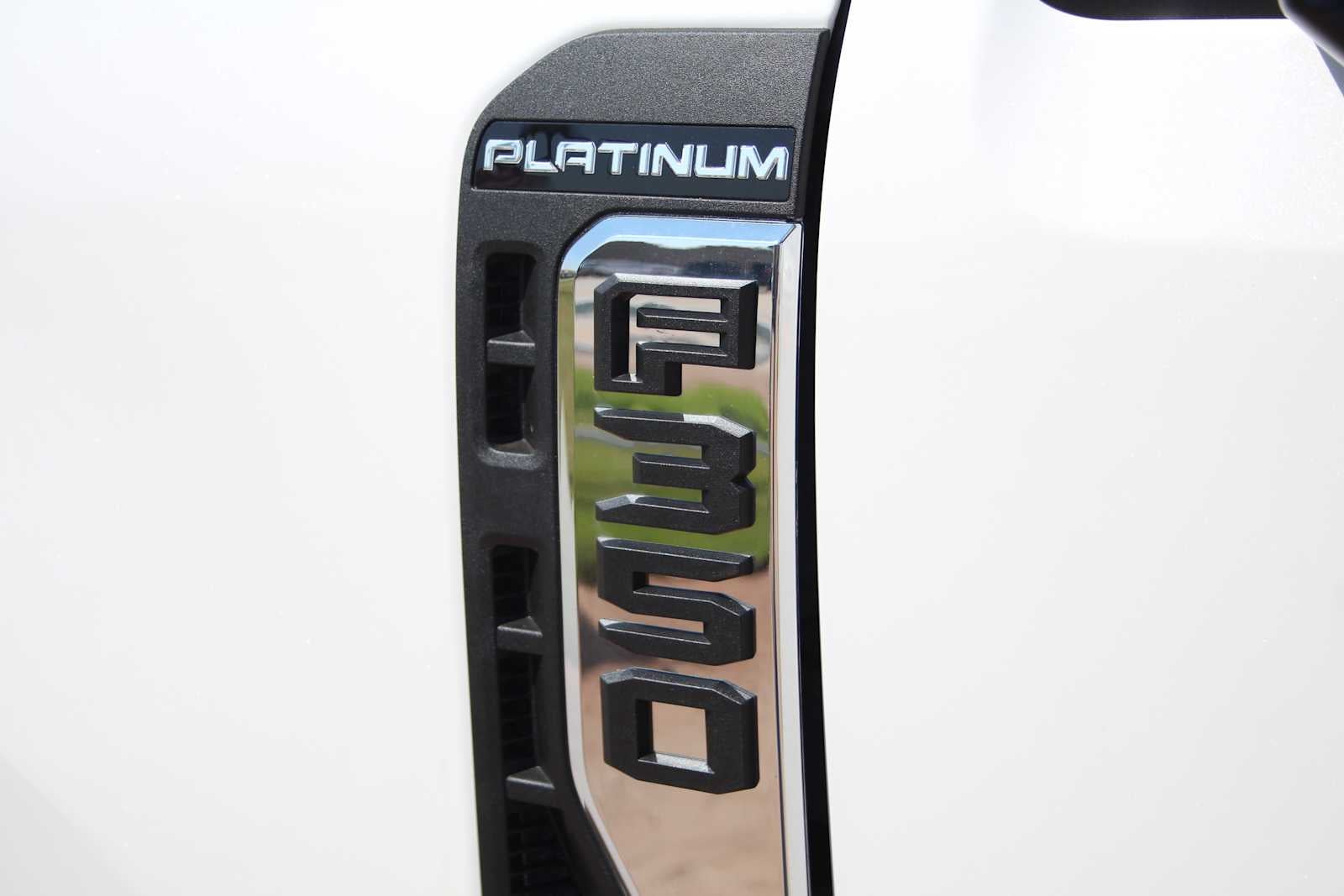 2026 Ford Super Duty F-350 DRW Pickup Platinum