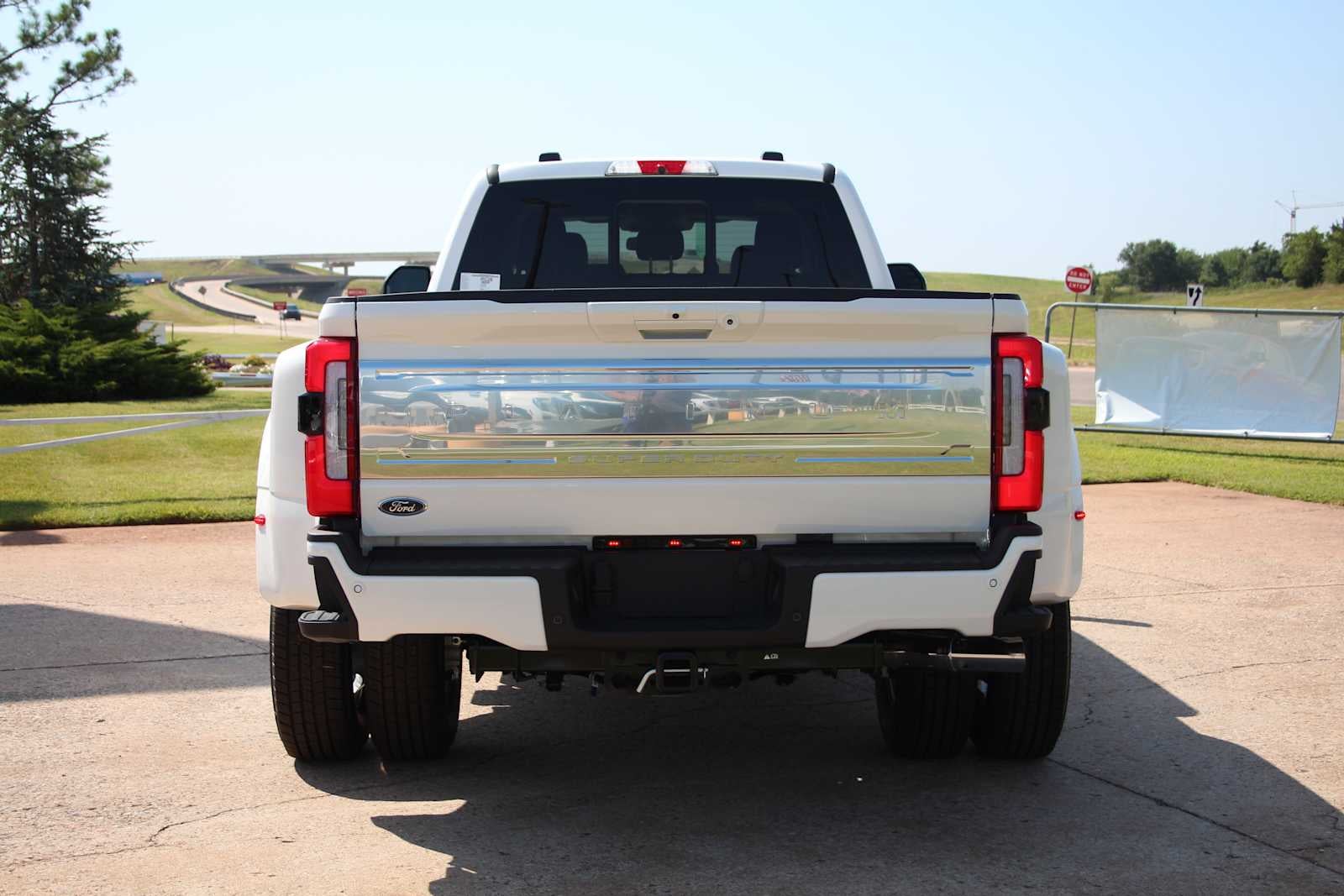 2026 Ford Super Duty F-350 DRW Pickup Platinum