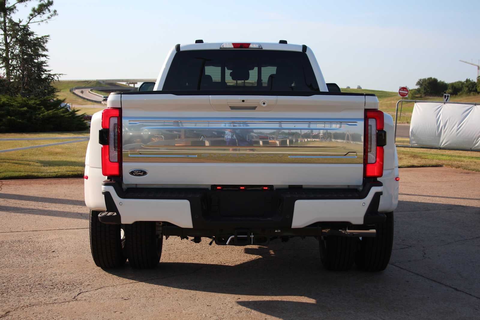 2026 Ford Super Duty F-350 DRW Pickup Platinum