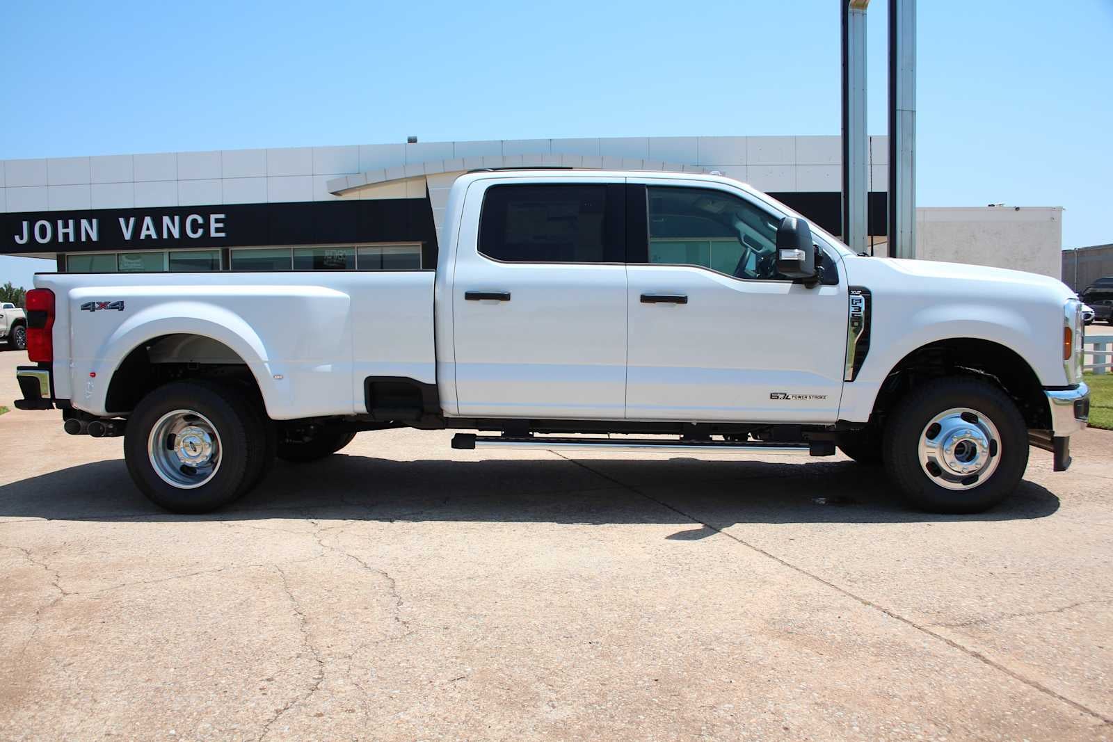 2026 Ford Super Duty F-350 DRW Pickup XLT