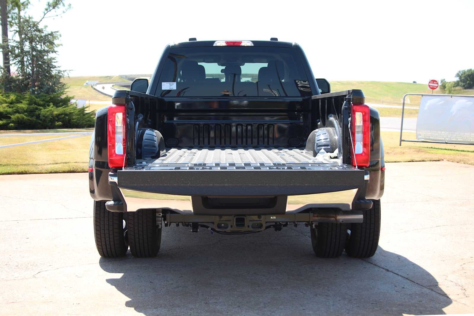 2026 Ford Super Duty F-350 DRW Pickup XLT