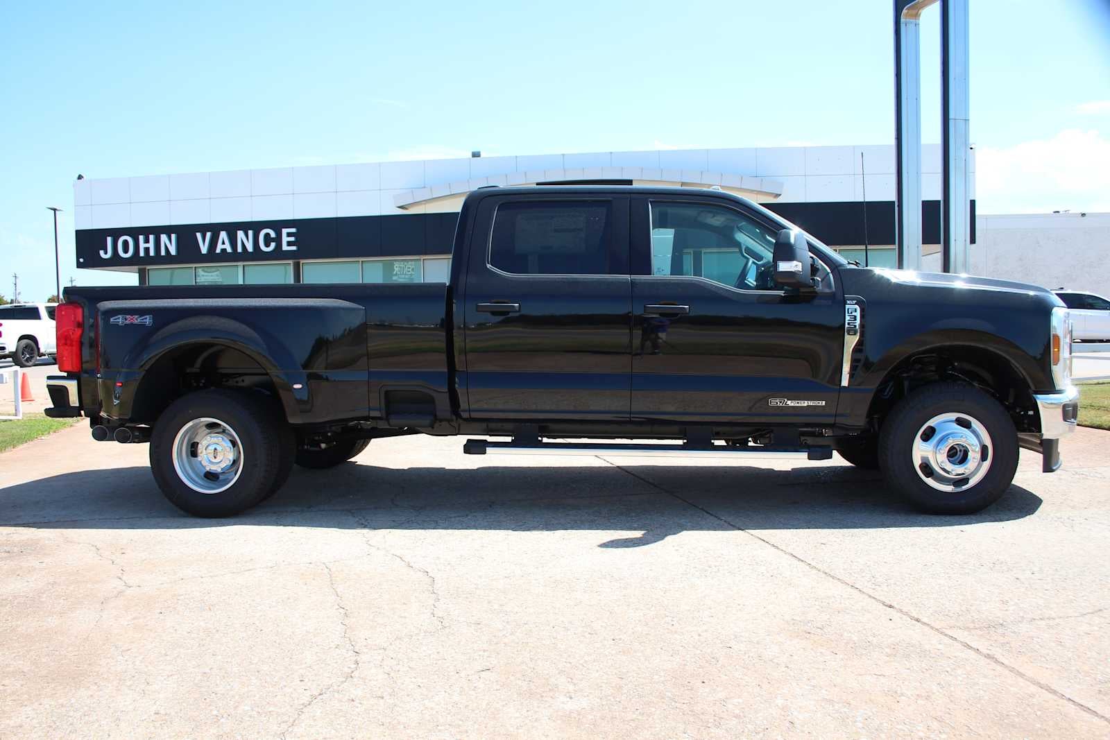 2026 Ford Super Duty F-350 DRW Pickup XLT
