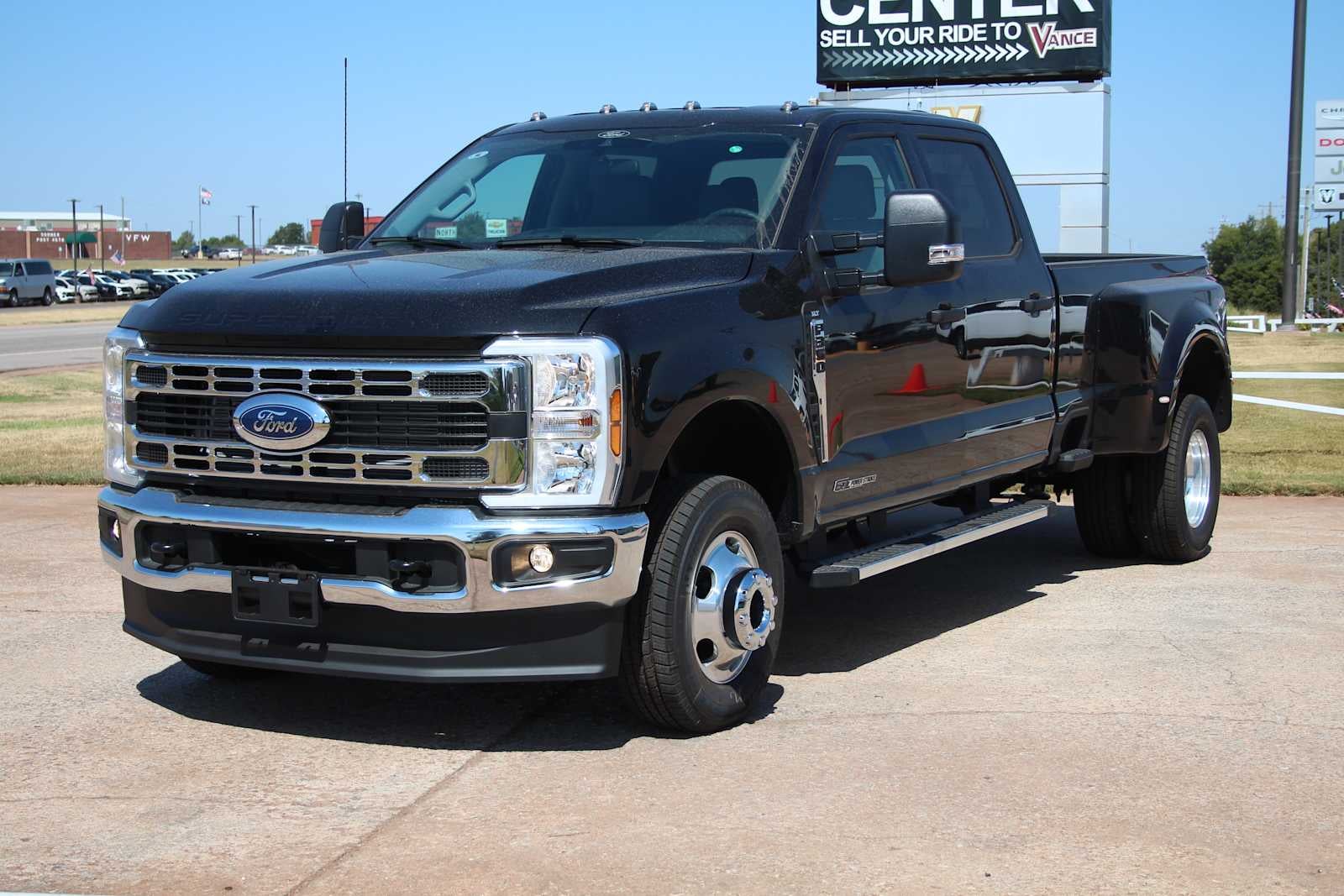 2026 Ford Super Duty F-350 DRW Pickup XLT