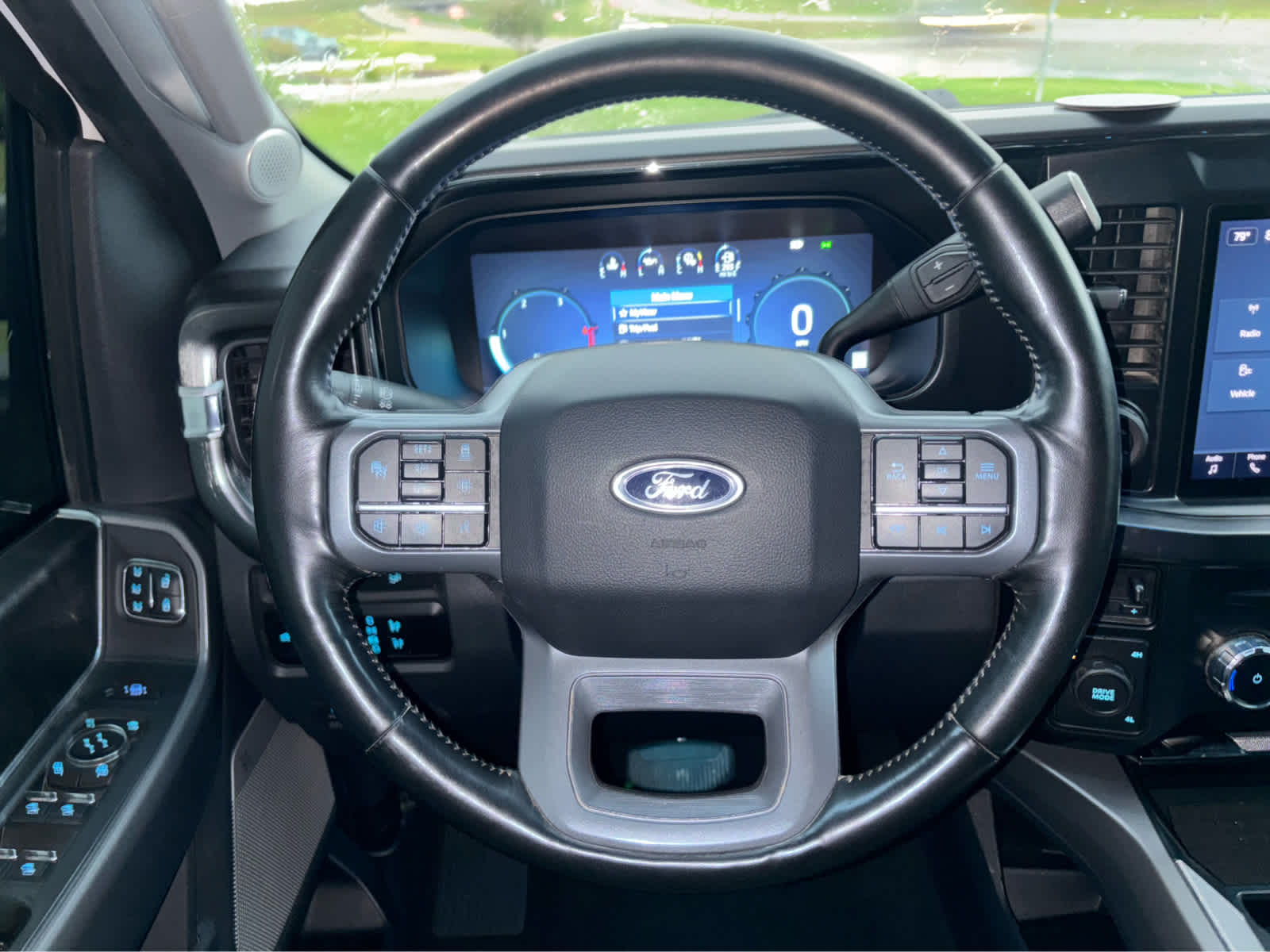 2023 Ford Super Duty F-350 DRW Pickup LARIAT