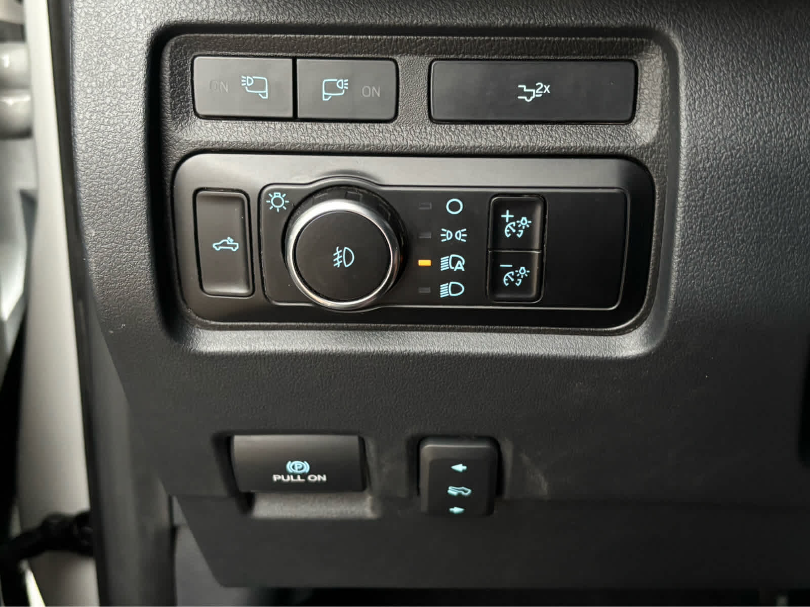 2023 Ford Super Duty F-350 DRW Pickup LARIAT
