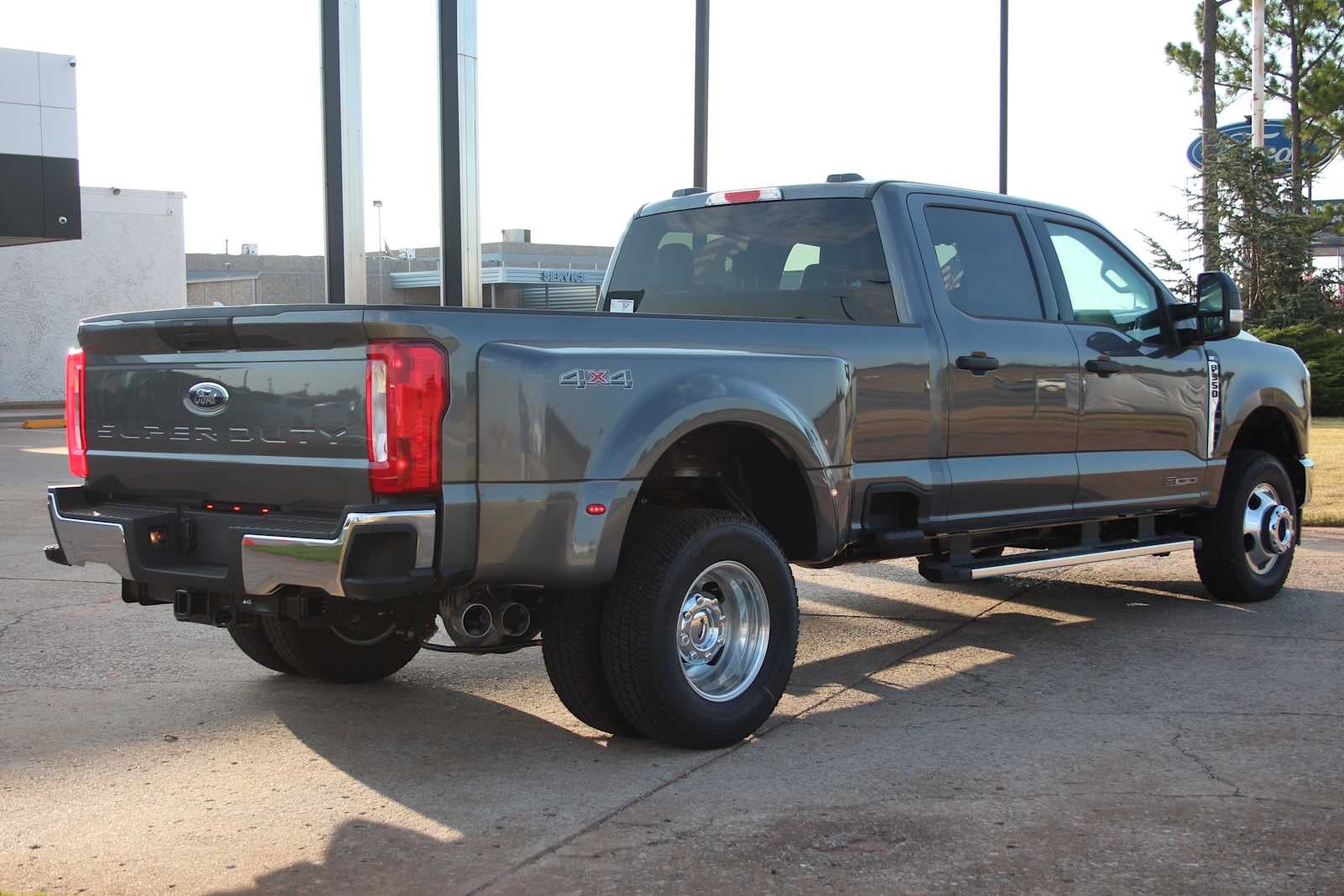 2026 Ford Super Duty F-350 DRW Pickup XLT