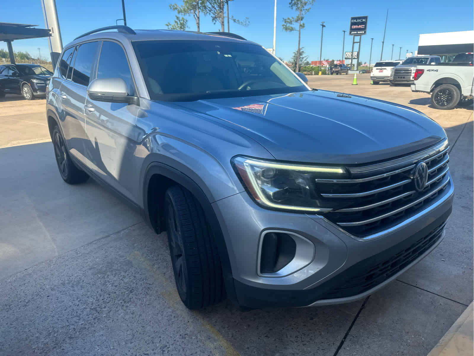 2024 Volkswagen Atlas 2.0T SE w/Technology